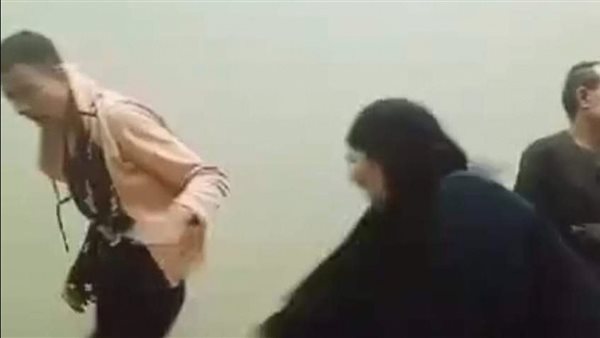 أجبرتنا نبوس رجلها.. قرار قضائي جديد بشأن سيدة متهمة بضرب شابين بالكرباج