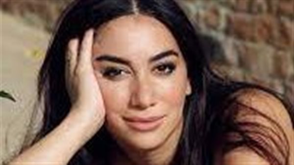 استخدمته شهر علشان يحميها من التحرش.. فدوى عابد تكشف تفاصيل خلعها الحجاب | فيديو