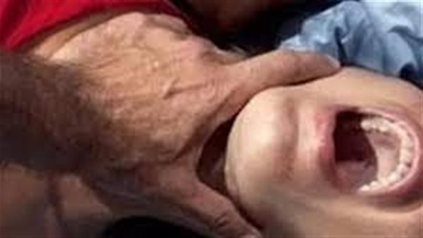 خنقها أثناء ممارسة العلاقة الحميمة.. لماذا تخلص عامل من زوجته داخل غرفة نومه بقنا؟