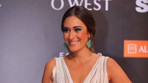 بفستان مكشوف.. أمينة خليل تبهر متابعيها بإطلالتها في مهرجان البحر الأحمر | شاهد