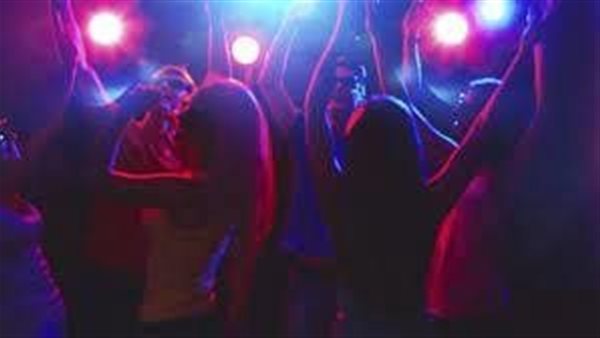 10 فتيات ريكلام و3 تسهيل دعارة.. تفاصيل مداهمة مباحث الآداب لملاهي ليلية شهيرة بالهرم