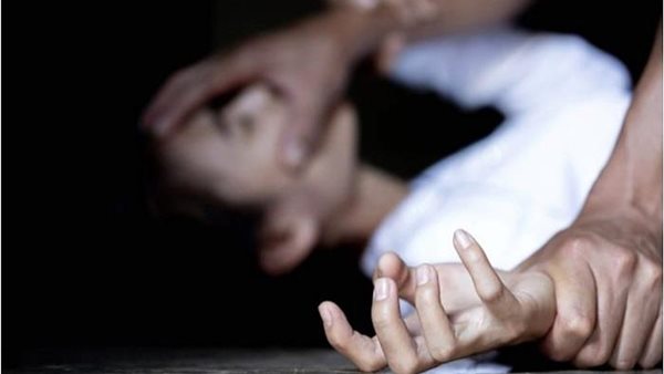 انتي اللي سرقتي الدولارات.. كيف انتقمت ربة منزل من سلفتها في بني مزار؟