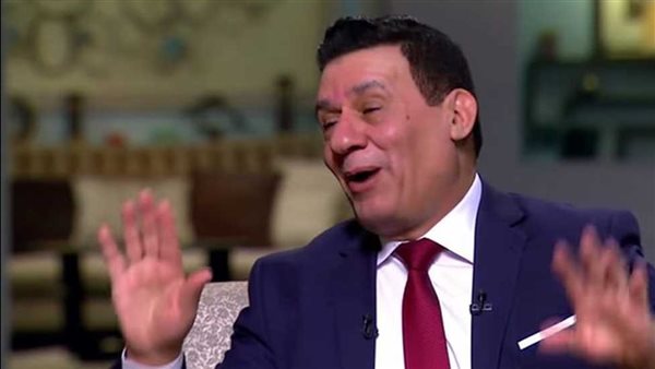 لعيب جاي مع العفش.. مدحت شلبي يسخر من صفقة الأهلي