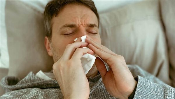 لأول مرة في التاريخ.. رجل يحبس العطسة فيتعرض لأذى جسدي صادم