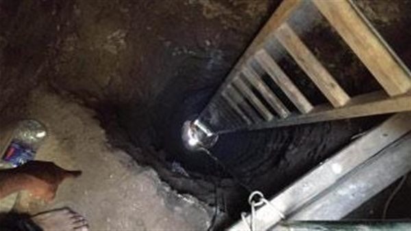 الأب والابن في كلبش واحد.. حلم الثراء في منزل بكرادسة