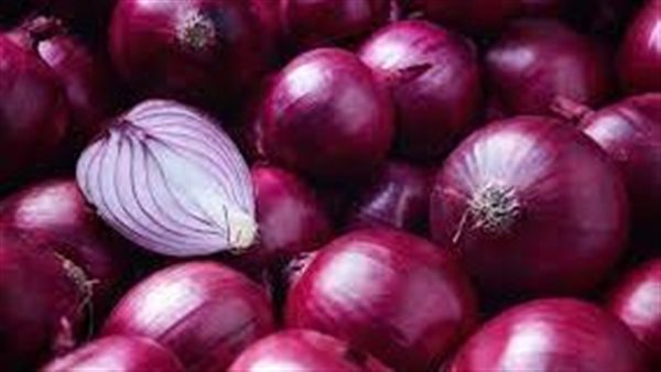 30 جنيهًا دفعة واحدة.. مفاجأة في أسعار البصل بعد نزوله 