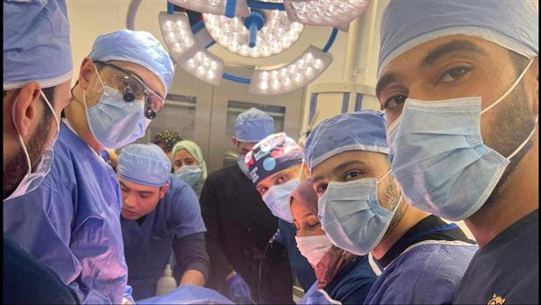 طعنتان اخترقت القلب.. كيف أنقذ أطباء مستشفى بنها الجامعي شابا من الموت؟