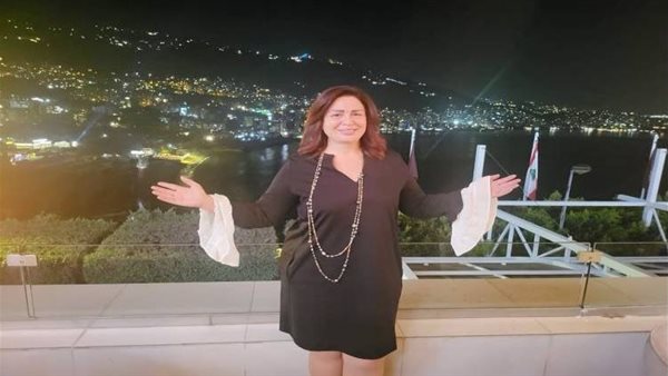 بالأسود الشفاف.. إلهام شاهين تفاجئ متابعيها بهذه الإطلالة | شاهد