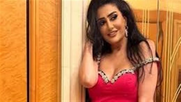 ملابس غريبة.. إطلالة غادة عبد الرزاق تثير السوشيال ميديا | شاهد