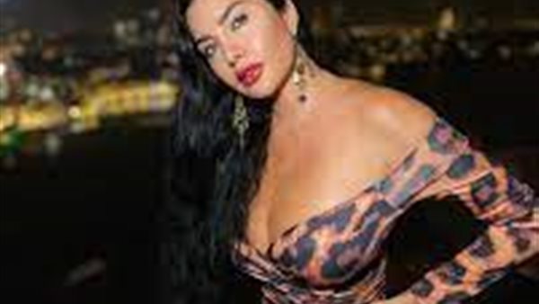 بالهوت شورت.. إطلالة لاميتا فرنجيه في الكريسماس تشعل السوشيال ميديا | شاهد