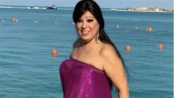 سعره خرافي.. فستان فيفي عبده في أحدث جلسة تصوير يثير ضجة | شاهد