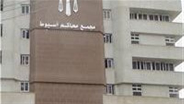 تسللوا لغرفة نوم سيدة وخطفوا رضيعة واستولوا على 800 جنيه.. تفاصيل مثيرة في الحكم على طالب أسيوط