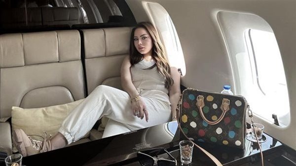 قصير ومكشوف..أسما إبراهيم بفستان قصير سعره خرافي تشعل السوشيال ميديا | شاهد