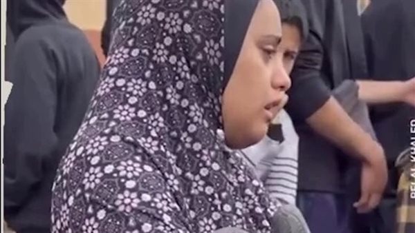 تحمل حذاءه.. عروس في غزة تتفقد جثمان زوجها الشهيد بعد 6 شهور من الزفاف | شاهد