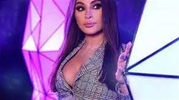 كب وفتحة طويلة.. اليسا تشعل فيسبوك بسعر فستانها في الرياض | شاهد