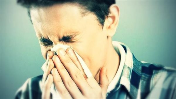 لن تتوقع ما حدث له.. كتم العطس كاد أن ينهي حياة رجل