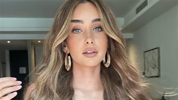  بالأسود الكاجوال.. هنا الزاهد تستعرض جمالها برفقة والدتها | شاهد 