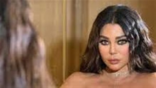 فستان جريء.. إطلالة مثيرة جديدة للفنانة هيفاء وهبي | شاهد