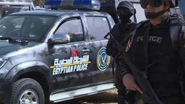 والدها أجبرها على التسول.. تفاصيل القبض على صاحب فيديو ضرب طفلته بقصر النيل