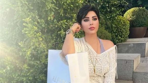 مريلة المطبخ.. جلسة تصوير جريئة لـ شمس الكويتية | شاهد