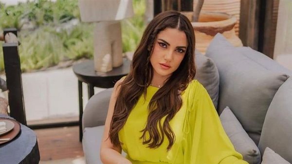 رقم غير متوقع.. سعر فستان درة الحرير يثير الجدل | شاهد