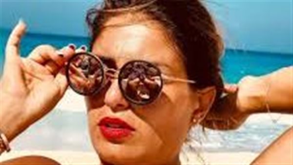 جلد جريء.. منة فضالى تثير الجدل بهذه الإطلالة | شاهد