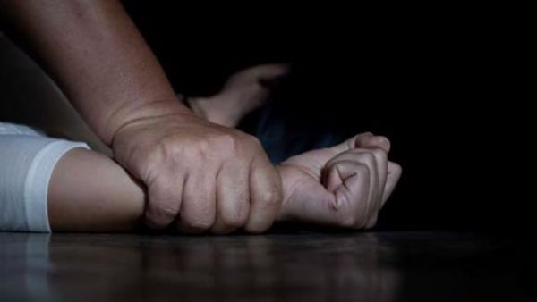 ضحك عليها ببيبسي.. أقول مثيرة لوالد معاقة ذهنيا بعد هتك عرضها على يد سائق توكتوك