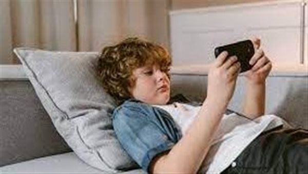 هذه خطورتها.. كيف تحمي طفلك من مشاهدة اللقطات الإباحية؟