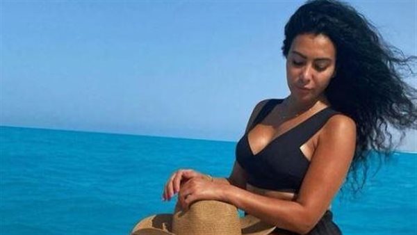  تصميم غريب.. ميريهان حسين تستعرض جمالها بفيديو جديد | شاهد