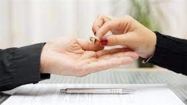 بترجع كل يوم سكرانة من الكباريهات.. طاهر يطلب تطليق زوجته في محكمة الأسرة