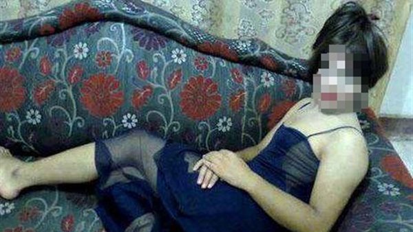 سقط في قبضة مباحث الآداب.. إسلام يعرض نفسه على فيسبوك بملابس حريمي مثيرة