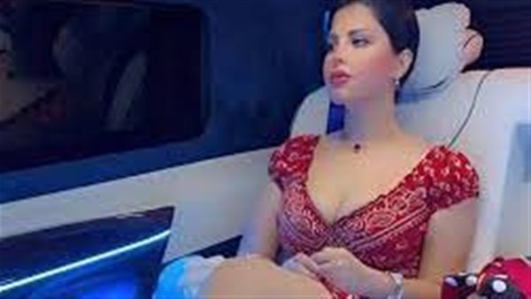 قصير ومكشوف.. فستان شمس الكويتية يثير الجدل على السوشيال ميديا | شاهد