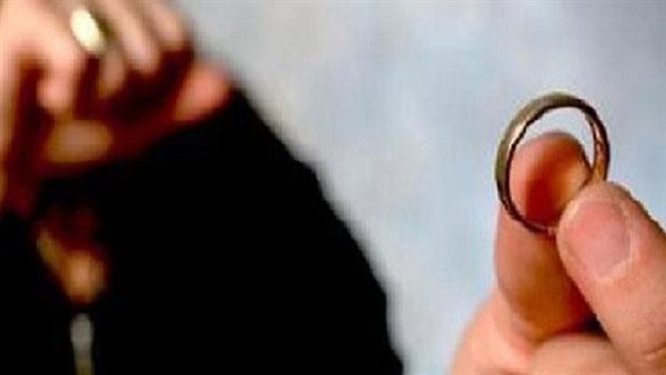 بيحب الضلمة.. شيرين تطلب خلع زوجها في محكمة الأسرة