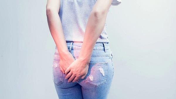 تسبب الإصابة بالبواسير.. عادة سيئة تجنبها أثناء دخولك الحمام 