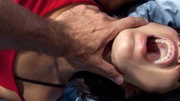 استغلا مباراة كرة قدم.. تفاصيل مثيرة في اغتصاب فتاة بالإكراه في عقار مهجور