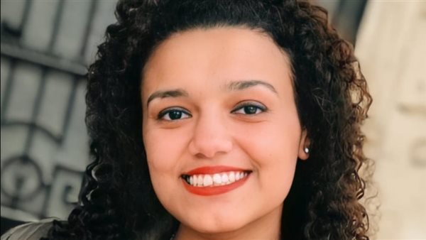 حافلة بحكايات حميمة ولمحات ذكية عن سوسيولوجيا الناس.. رنا حسان سعيدة بالإقبال على روايتها باللغة الإنجليزية