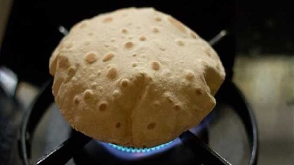 تسخين العيش على النار يسبب السرطان.. المعهد القومي للتغذية يكشف الطريقة الصحيحة | فيديو