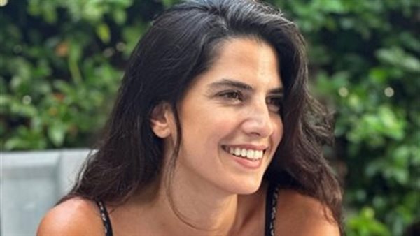 فستان ستان.. كارمن بصيبص تخطف الأنظار في أحدث ظهور | شاهد