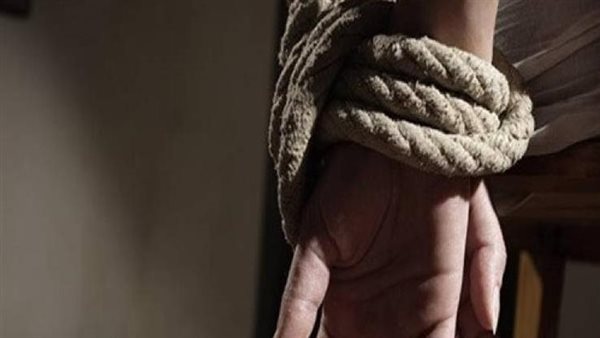 قيدوه وصوروه عاريا.. تفاصيل الحكم بالمؤبد لـ8 متهمين وبراءة 8 آخرين في قتل وانتهاك عرض في الأقصر