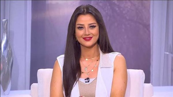 قصت شعرها وغيرت شكلها.. رضوى الشربيني تشعل السوشيال ميديا بإطلالة جديدة | شاهد