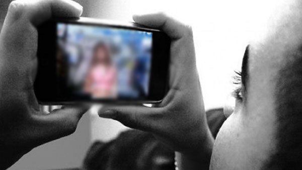 قرار عاجل من المحكمة بشأن المتهم بتهديد زوجته بصور في غرفة النوم بالقطامية