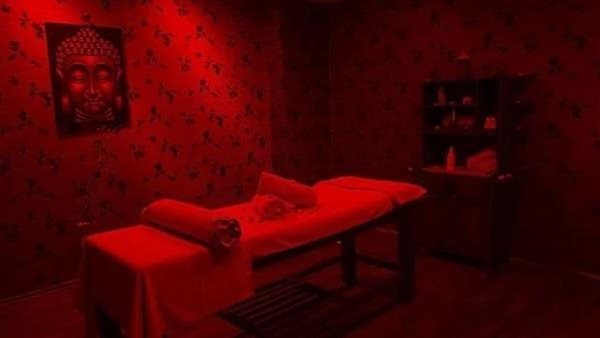 المهم راحة العميل.. ساقطتان تتخذان جلسات المساج ستارا لنشاط مشبوه