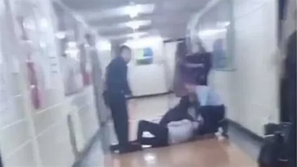 من الطرقة لمكتب المدير.. تفاصيل صادمة في سحل تلميذ داخل مدرسة بريطانية بالشيخ زايد