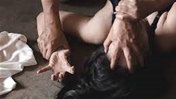 قطعته حتت بعد معاشرته جنسيًا.. ليلة مقتل مرشد سياحي على يد زوجته في المنيا