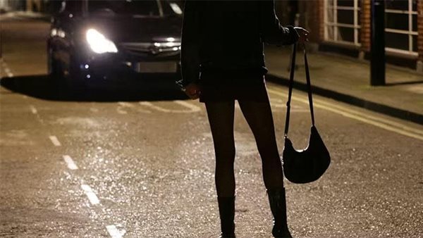 تفاصيل سقوط هدهد.. يقدم زوجته لراغبي المتعة الحرام ويروج لتبادل الزوجات فى الدقهلية