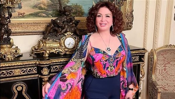 فستان جريء.. إلهام شاهين تثير الجدل بهذه الإطلالة | شاهد