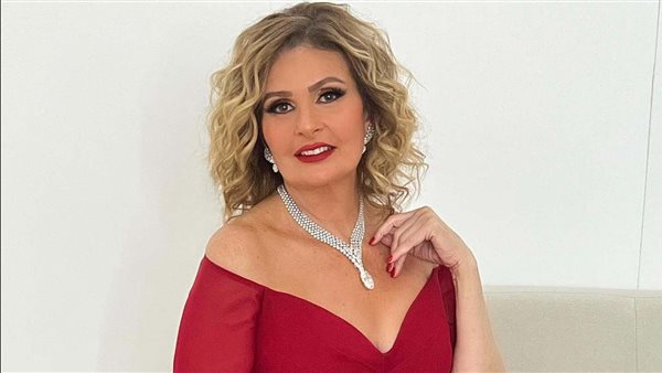 لن تصدق سعره.. فستان يسرا في أحدث جلسة تصوير يثير الجدل | شاهد