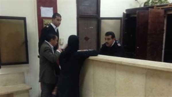 القصة الكاملة..حقيقة إهانة رجل شرطة لسيدة أثناء تحرير محضر