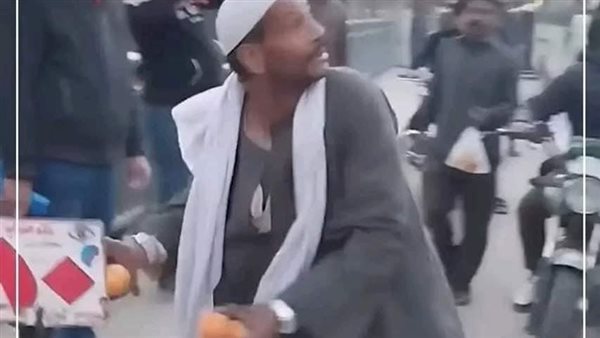 بائع البرتقال.. عم ربيع يكشف تفاصيل الفيديو المنتشر ويوجه رسالة للمصريين