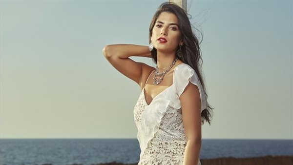 مكشوف البطن.. فستان كارمن بصيبص يثير الجدل بالسوشيال ميديا | شاهد